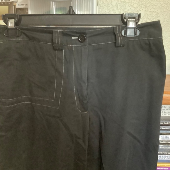 Black crop/capri pants very light weight and flirty- size 4: very soft - Picture 2 of 5